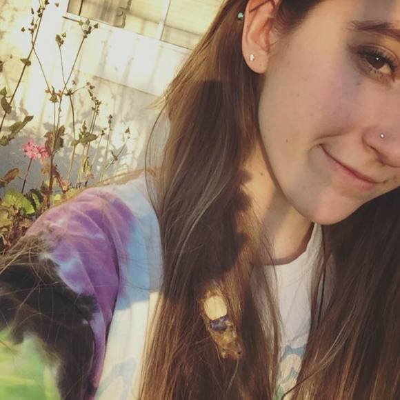 Meet your Posher, Sarah - Picture 1 of 1